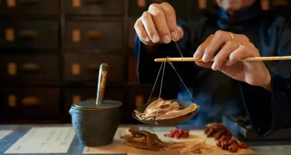 What is Chinese herbs medicine and how is it traditionally used?