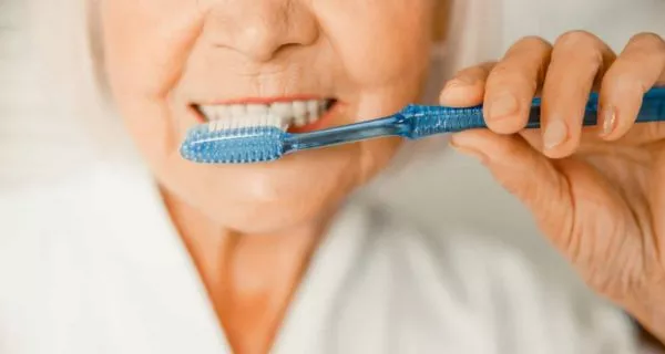 ¿Cómo prevenir la pérdida dental por caries en ancianos? 11 ¿Cómo prevenir la caries dental a medida que envejeces?