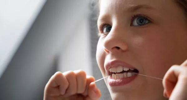 ¿Cómo usar correctamente el hilo dental? 