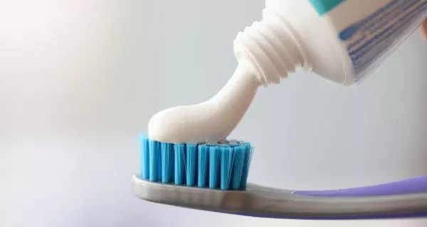 Hydroxyapatite vs fluoride toothpaste: which is better?