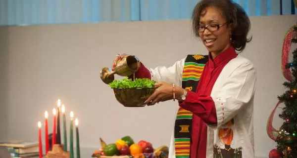 ¿Cómo aplicar las tradiciones de Kwanzaa al cuidado oral diario? 8 How are kwanzaa traditions connected to oral health?