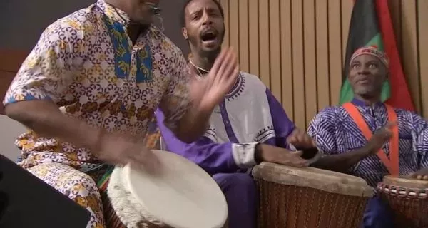 ¿Cómo aplicar las tradiciones de Kwanzaa al cuidado oral diario? 9 Kuumba (Creativity)