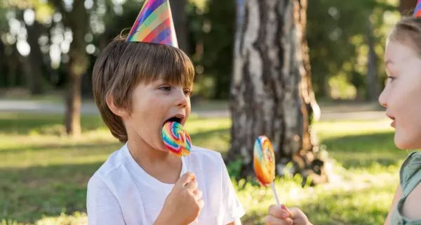 ¿Cómo mejora la nutrición infantil la salud oral de los niños? 10 What foods should be avoided for better children's oral health?