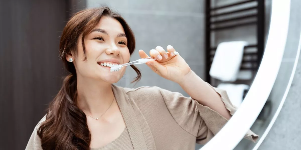 ¿Debes cepillarte los dientes antes o después del desayuno?