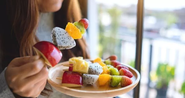 How can healthy eating habits improve oral health?