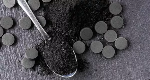 How does activated charcoal work on teeth?