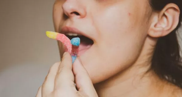 Which foods can harm teeth?